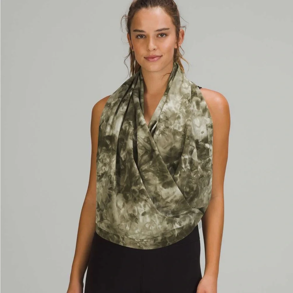 NWT Lululemon Customizable Snap Scarf